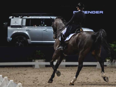 Koń zabija nudę – Land Rover Defender w sporcie